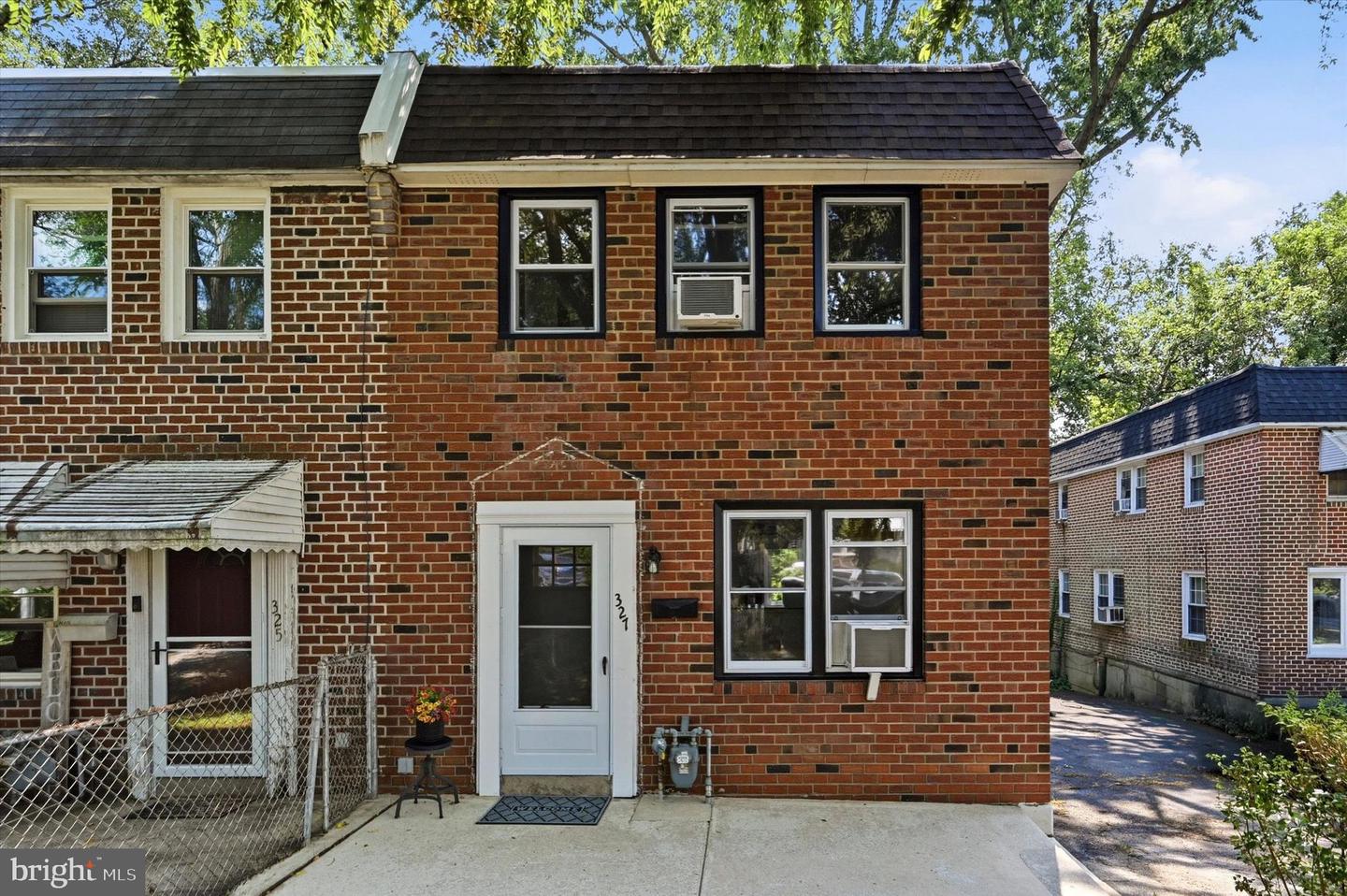 327 Greenwood Rd Property Photo 25
