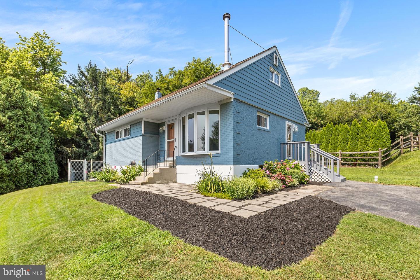 6 Meadowbrook Ln Property Photo 1
