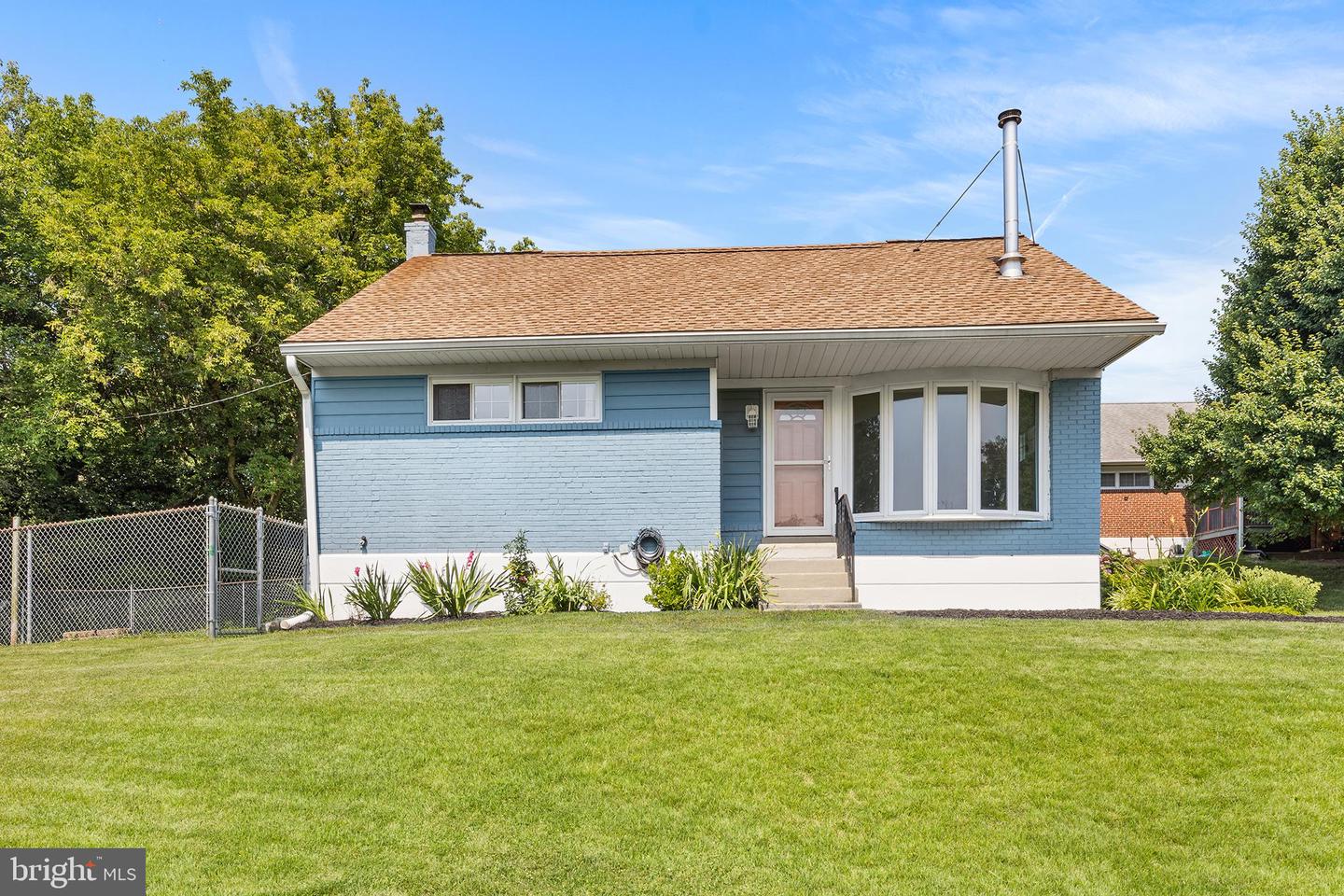 6 Meadowbrook Ln Property Photo 2