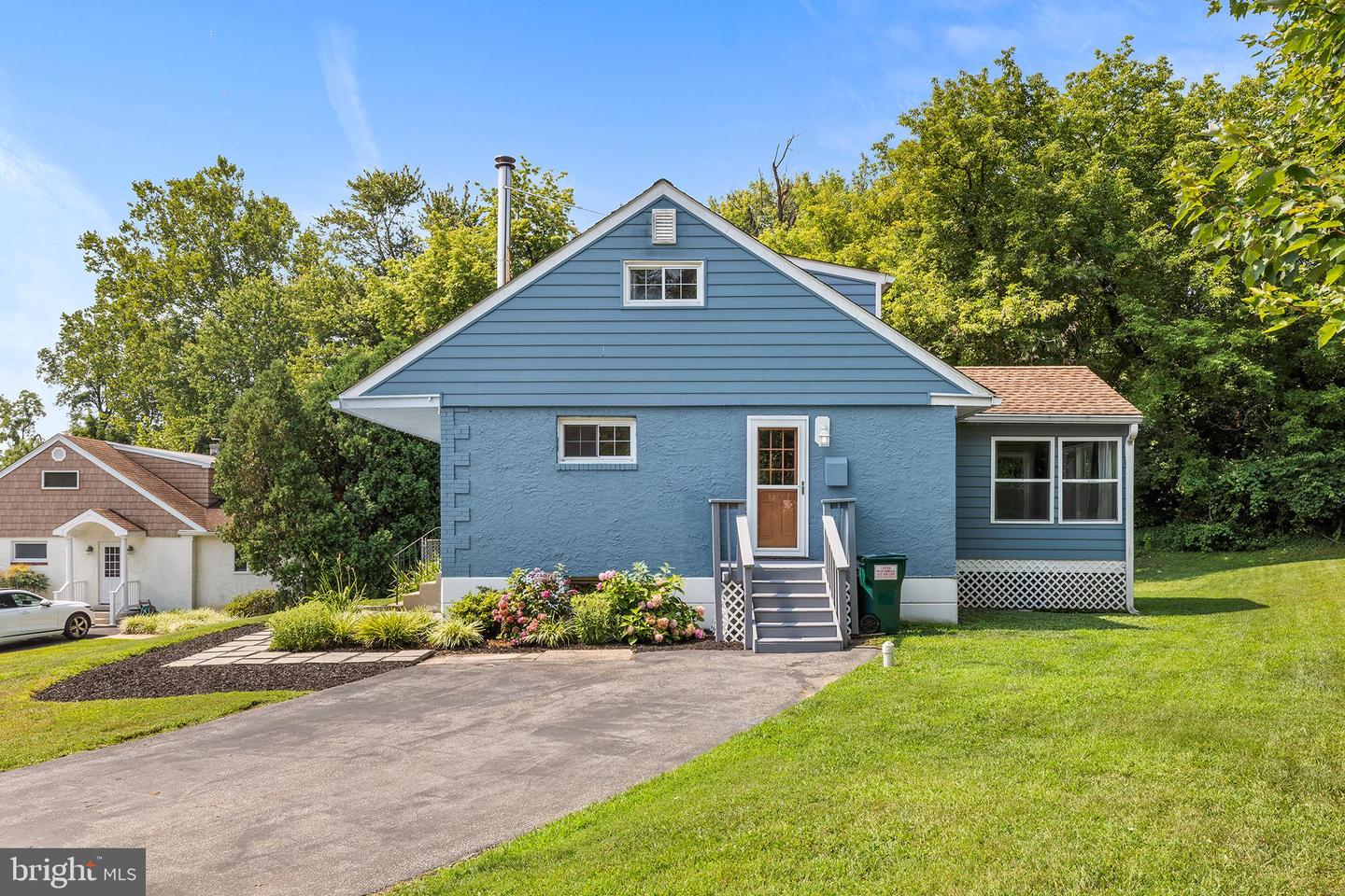 6 Meadowbrook Ln Property Photo 3