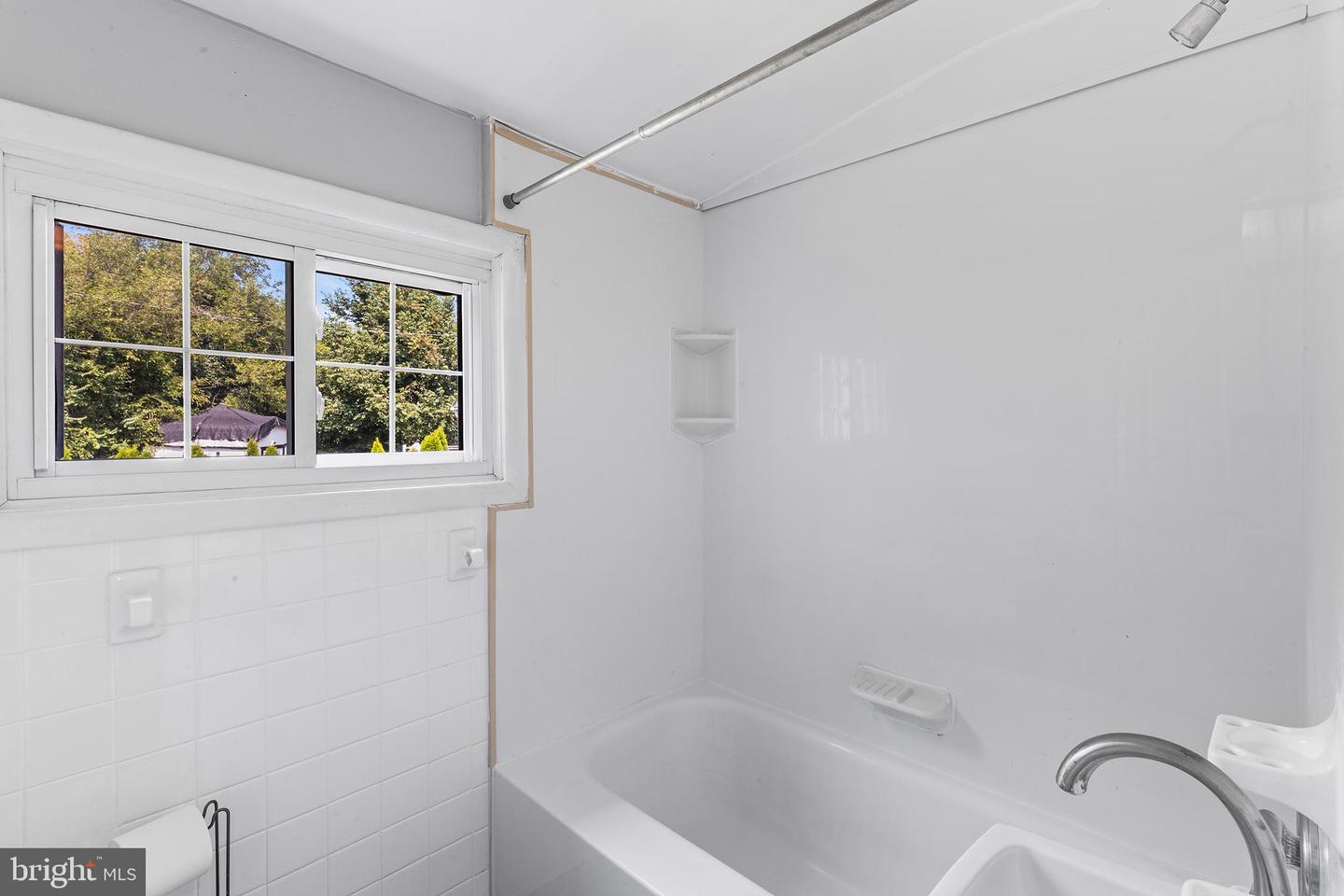 6 Meadowbrook Ln Property Photo 23