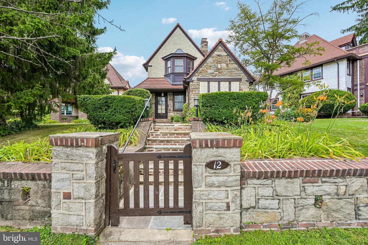 12 WINDSOR CIR