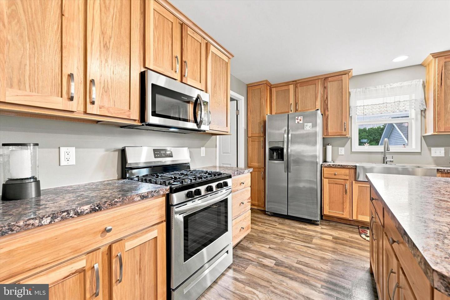 215 Park Dr Property Photo 11