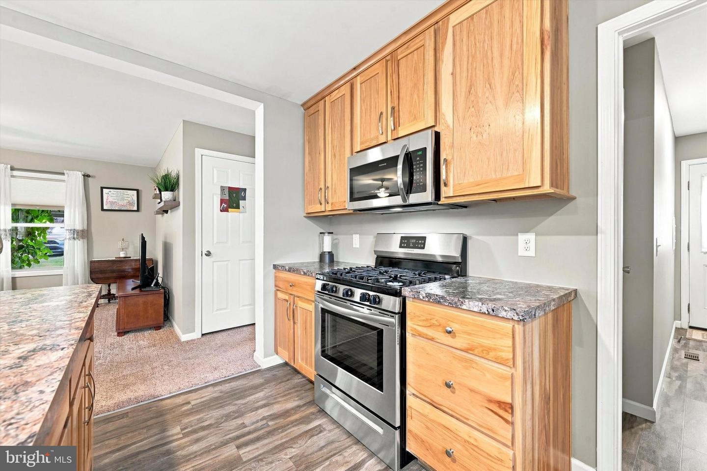 215 Park Dr Property Photo 12