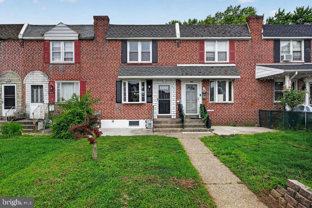 902 TAYLOR DR