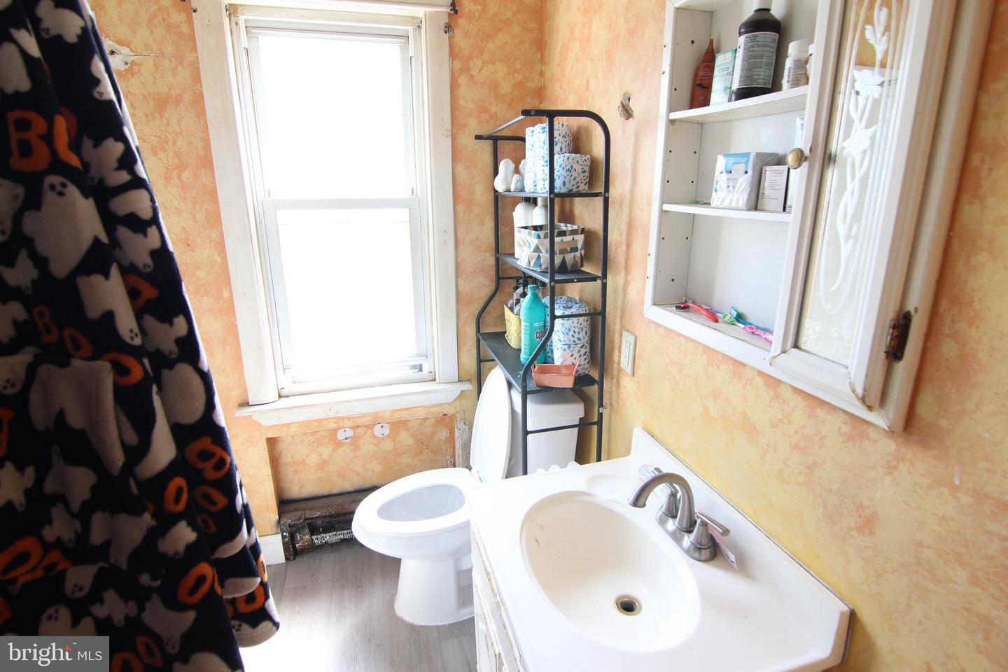 5 Florence Ave Property Photo 8