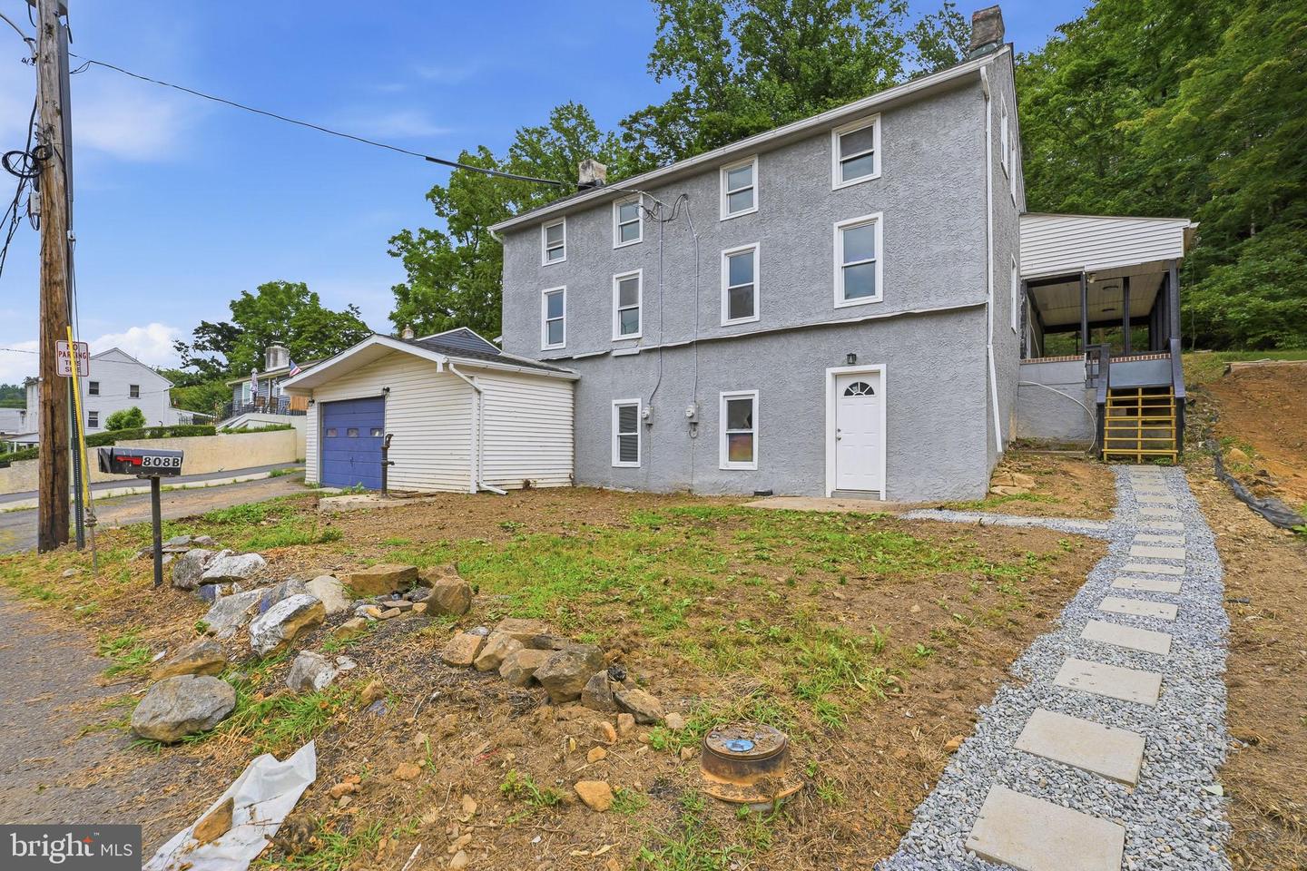 808 Maple Ln Property Photo 1