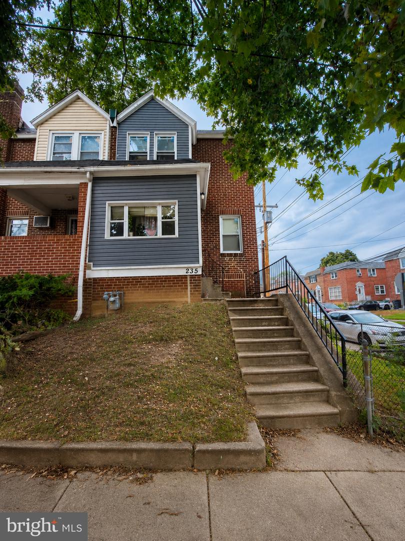 235 LAUREL RD Property Photo 1