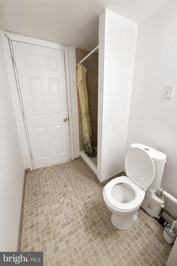 235 Laurel Rd Property Photo 29