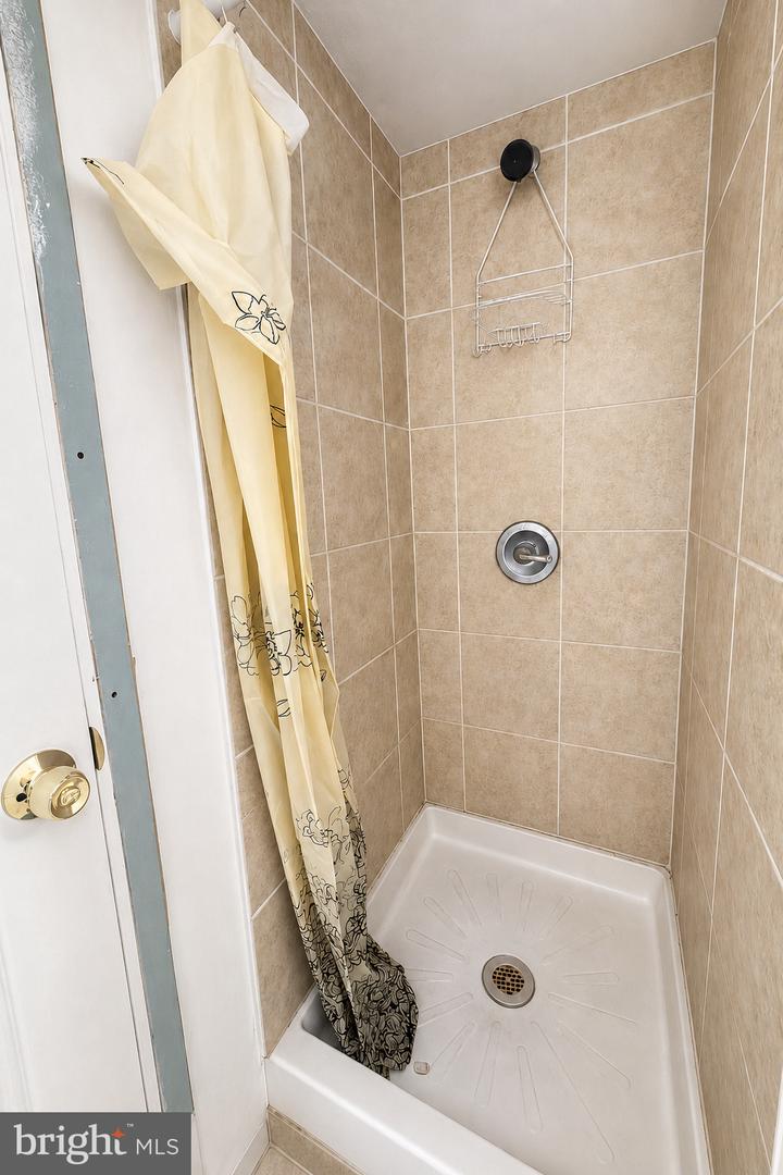 235 Laurel Rd Property Photo 31