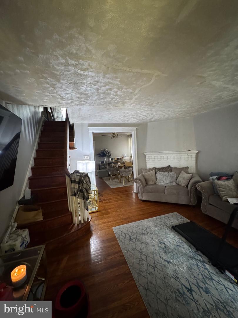 164 Fairview Ave Property Photo 2