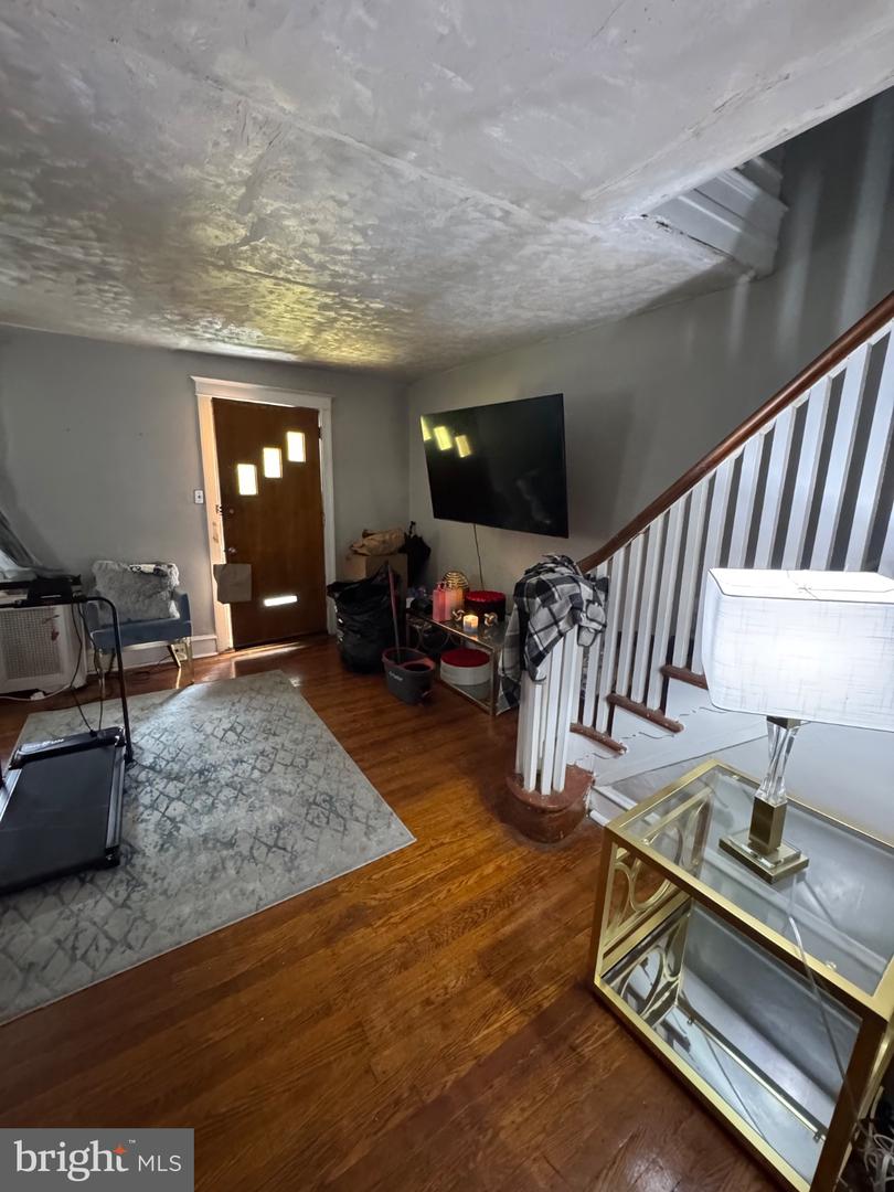 164 Fairview Ave Property Photo 3