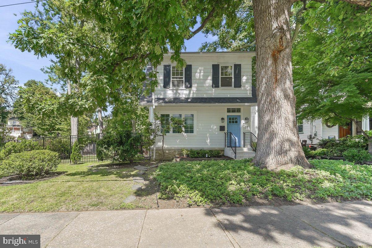 59 W Stewart Ave Property Photo 1