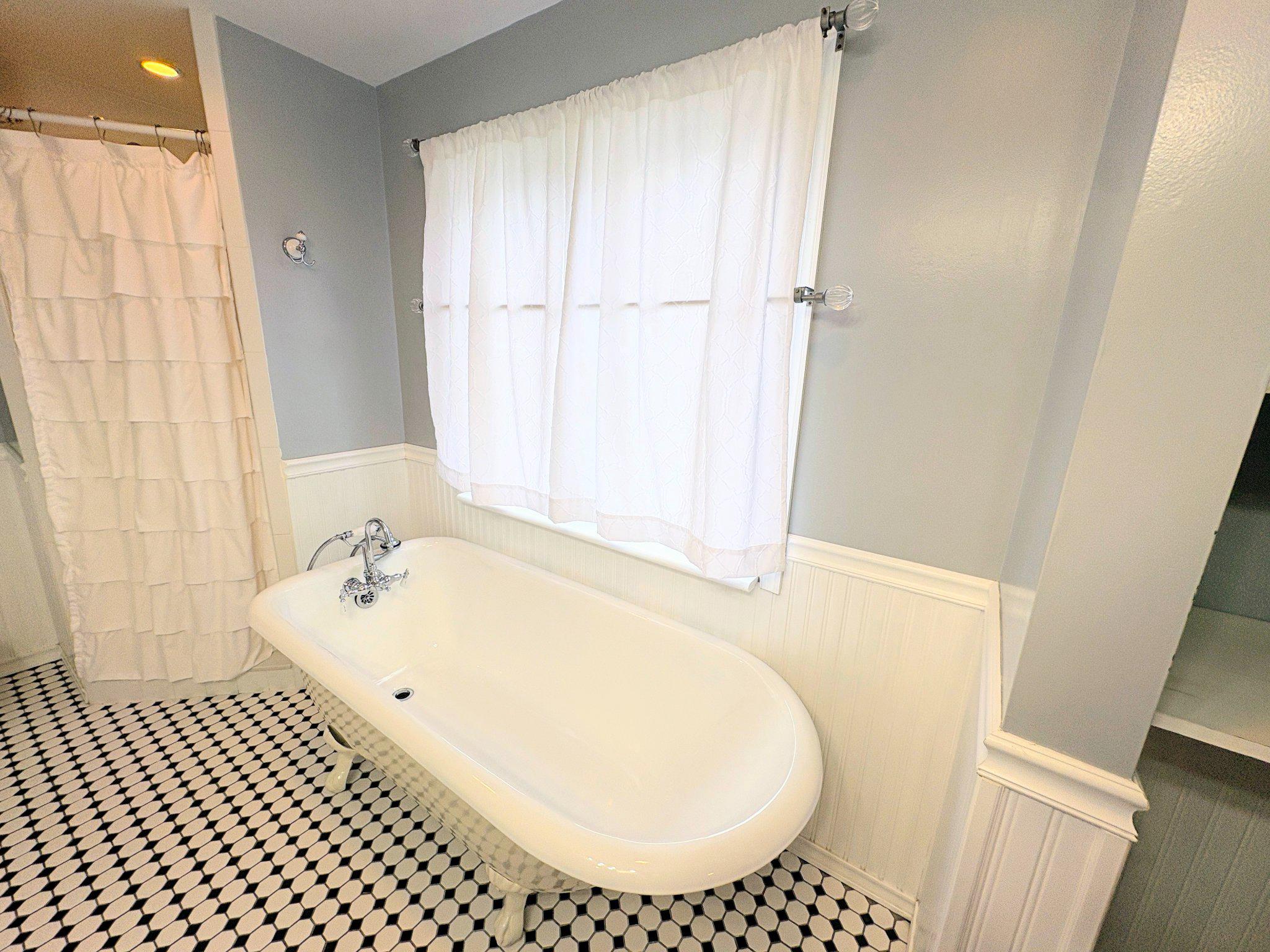 82 2nd Ave Property Photo 12