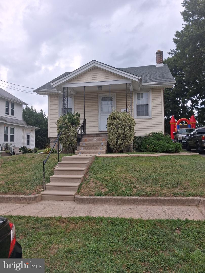 210 Ardmore Ave Property Photo 1