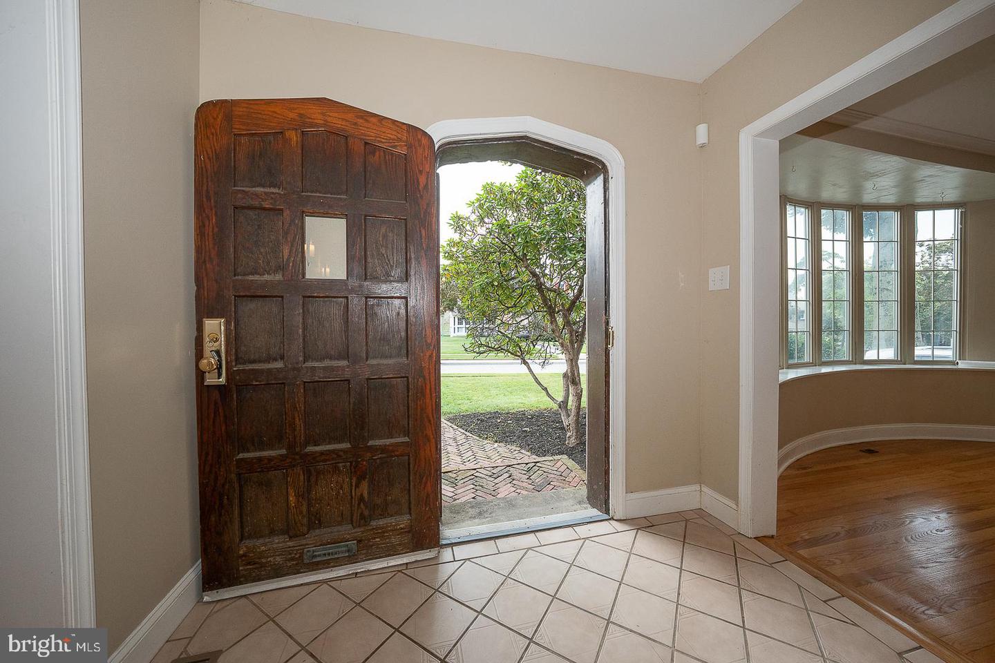 1216 Lindale Ave Property Photo 5