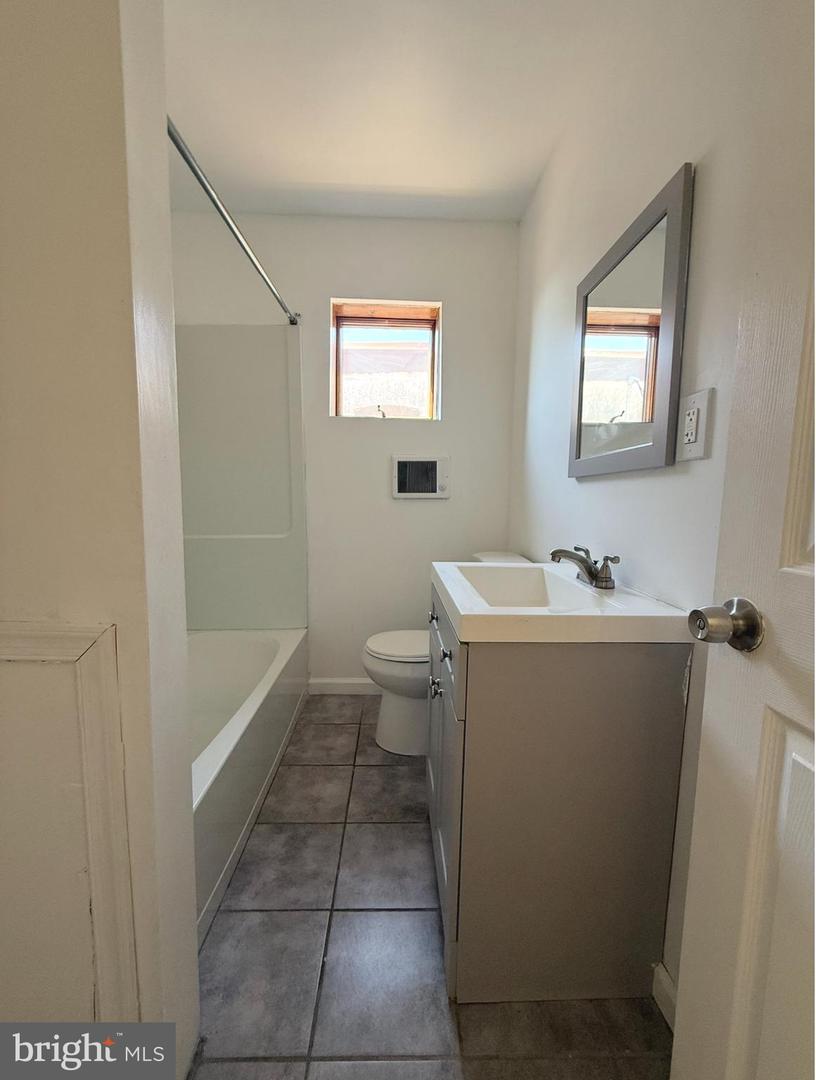 15 W 10th St #b Property Photo 10
