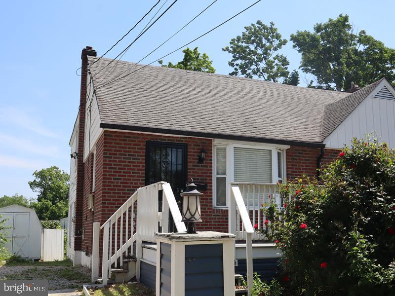 743 SHARON AVE Property Photo 1