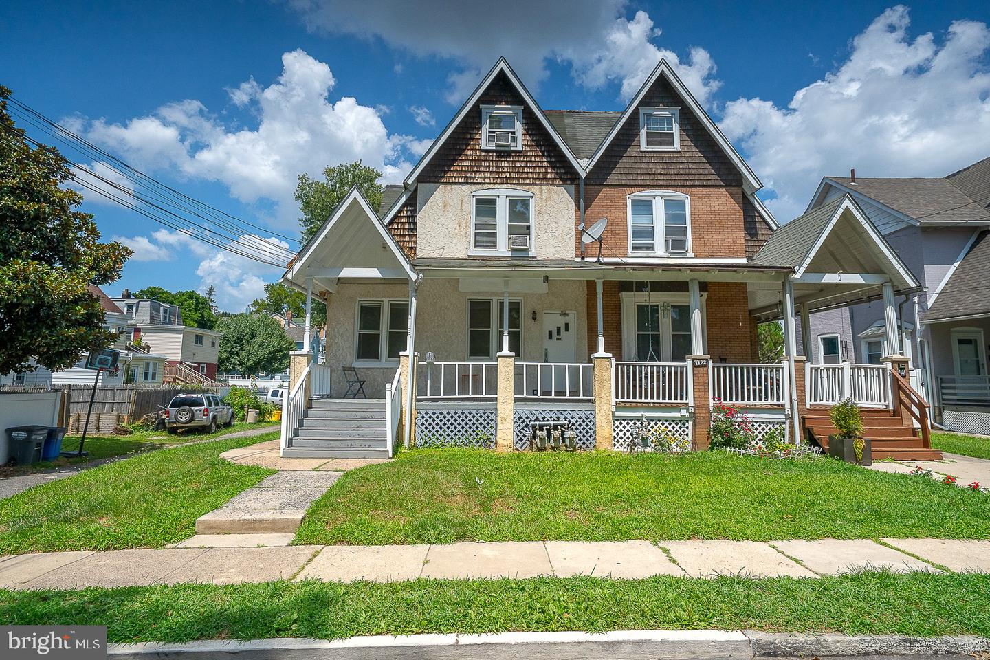 1124 Spring St Property Photo 1