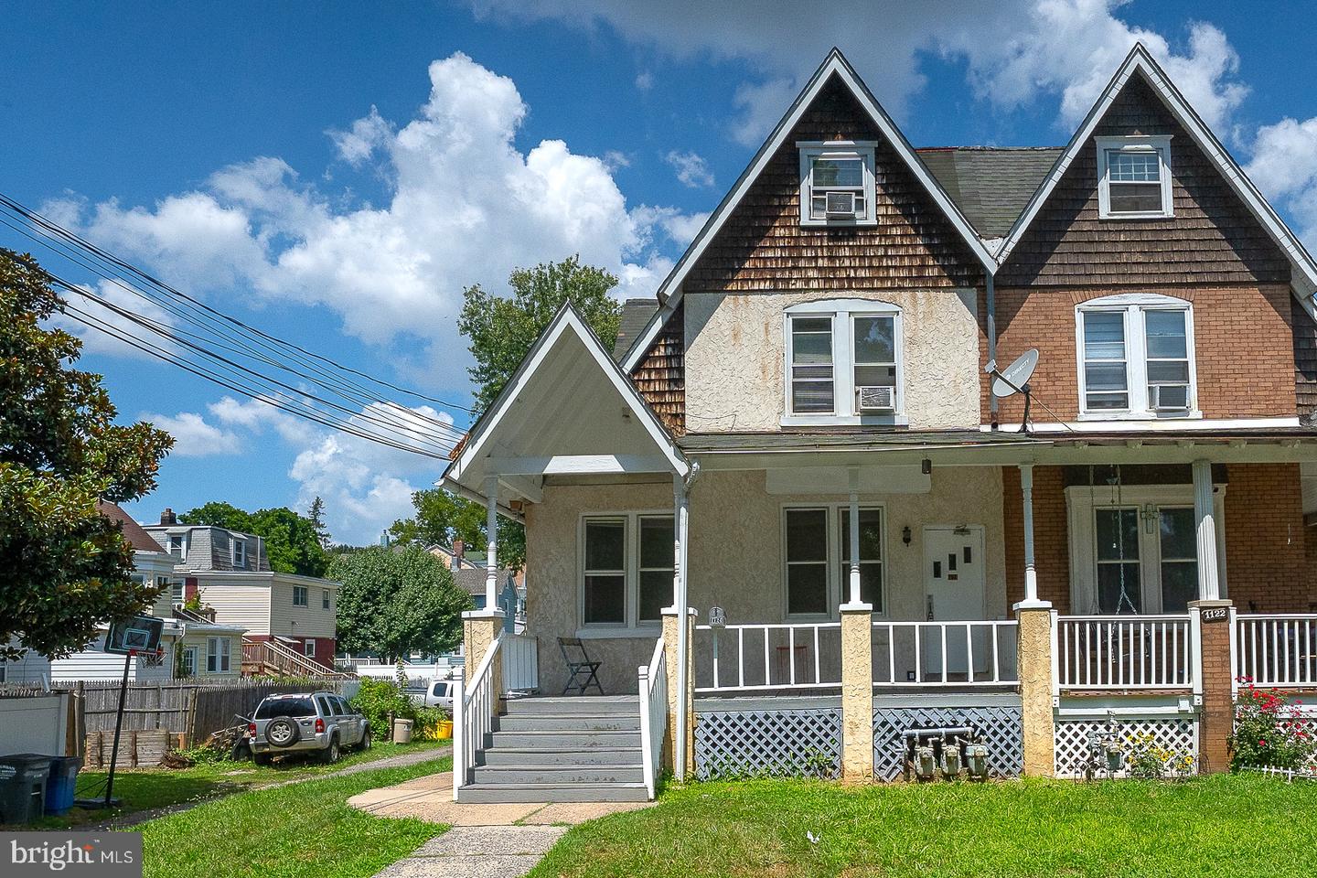 1124 Spring St Property Photo 2