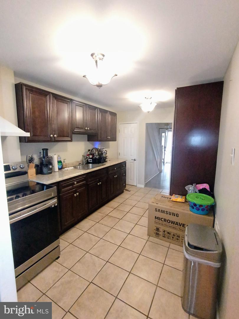 1119 Washington St Property Photo 4