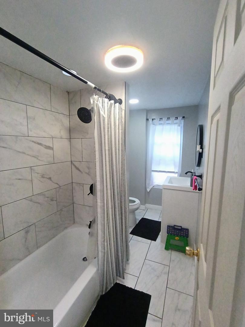 1119 Washington St Property Photo 9