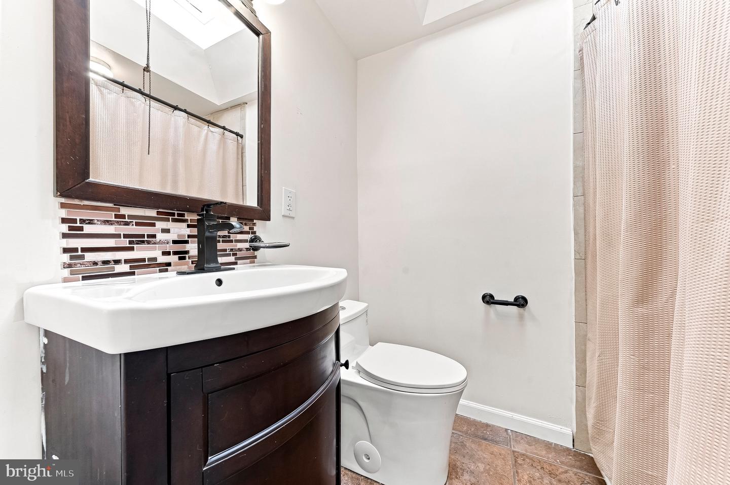 231 W Wyncliffe Ave Property Photo 3