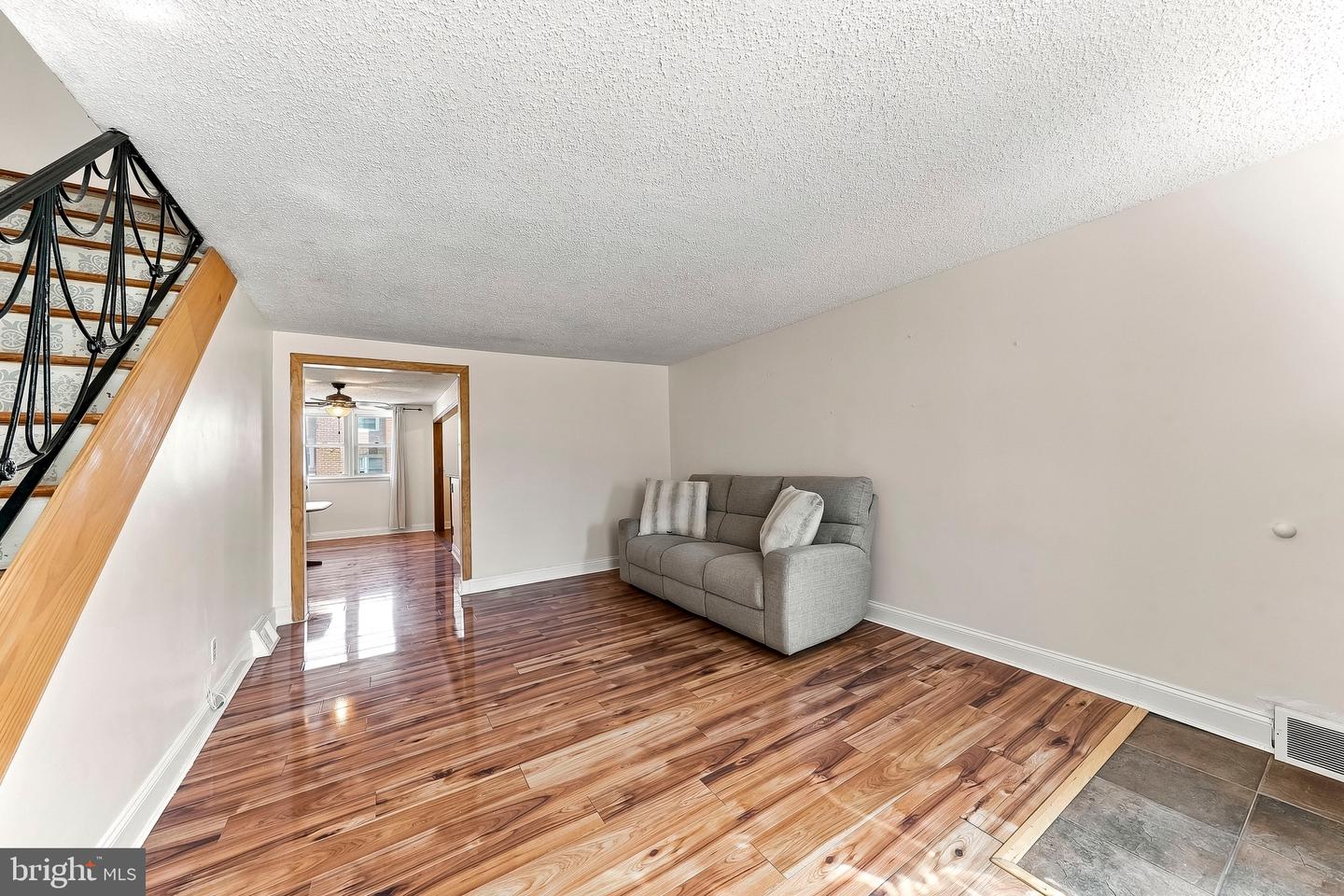 231 W Wyncliffe Ave Property Photo 6