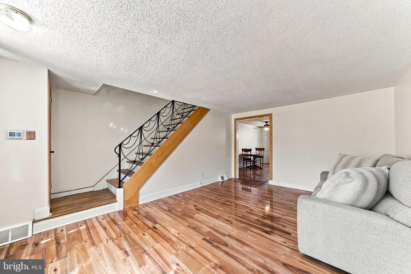 231 W Wyncliffe Ave Property Photo 7