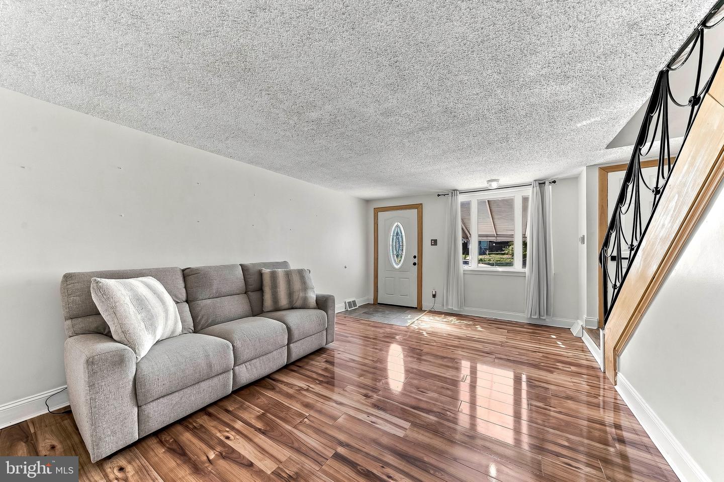 231 W Wyncliffe Ave Property Photo 9