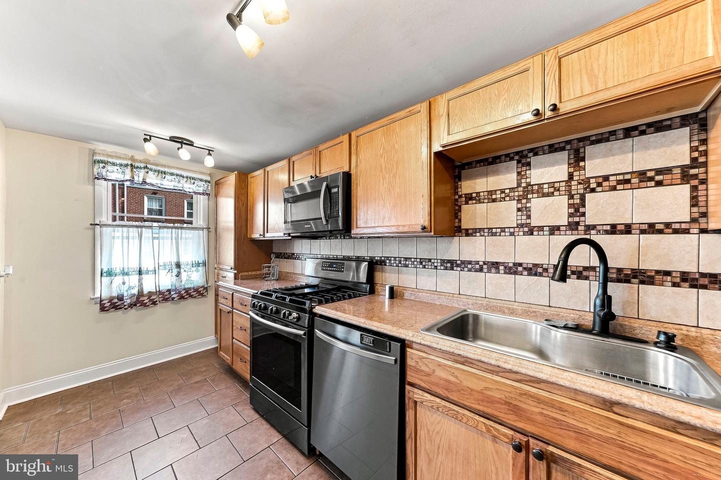 231 W Wyncliffe Ave Property Photo 15