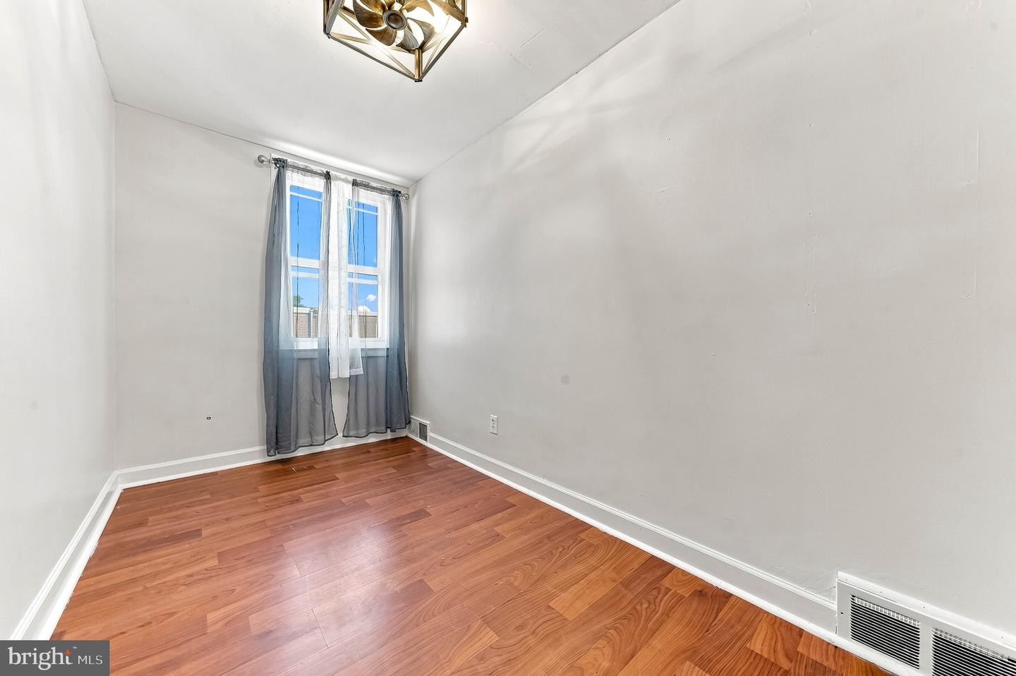 231 W Wyncliffe Ave Property Photo 19