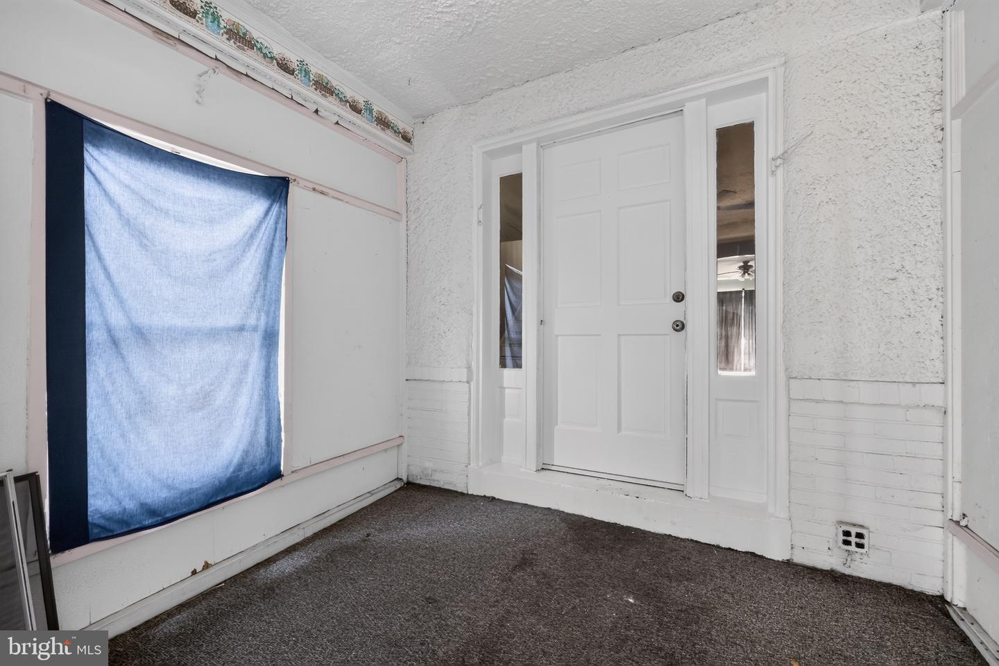164 Blackburn Ave Property Photo 3