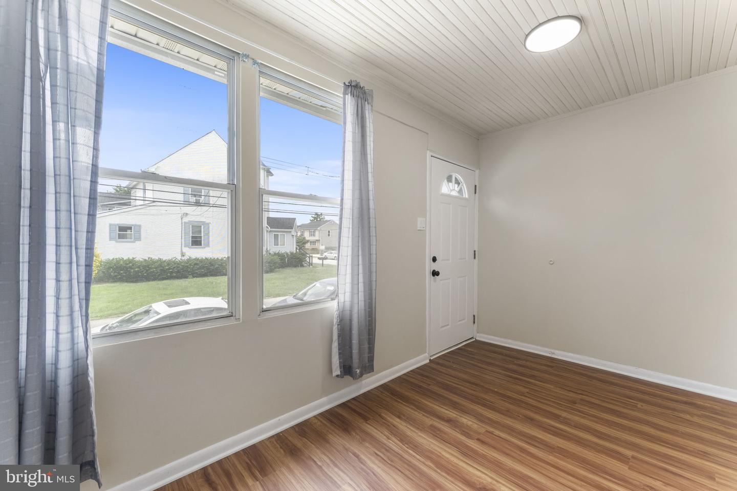 370 Amosland Rd Property Photo 5