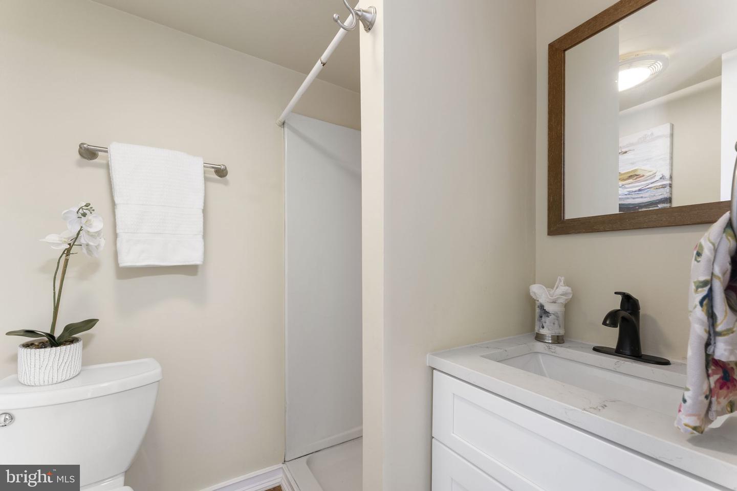 370 Amosland Rd Property Photo 12