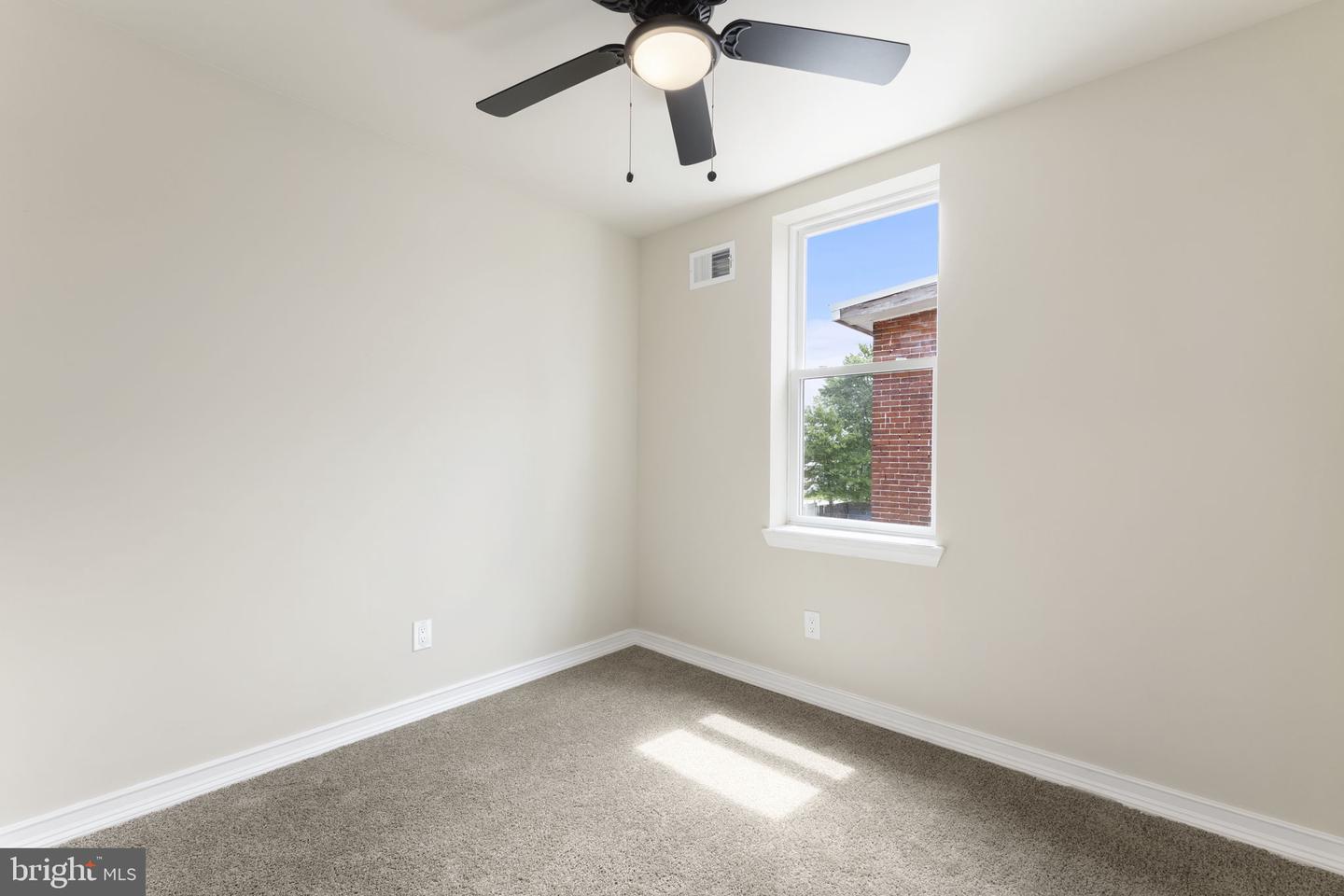 370 Amosland Rd Property Photo 17