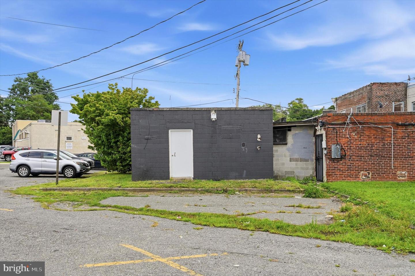 806 Powell Ave Property Photo 3