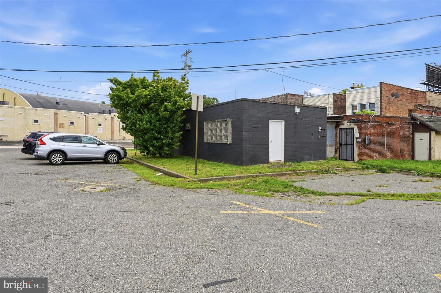 806 Powell Ave Property Photo 4