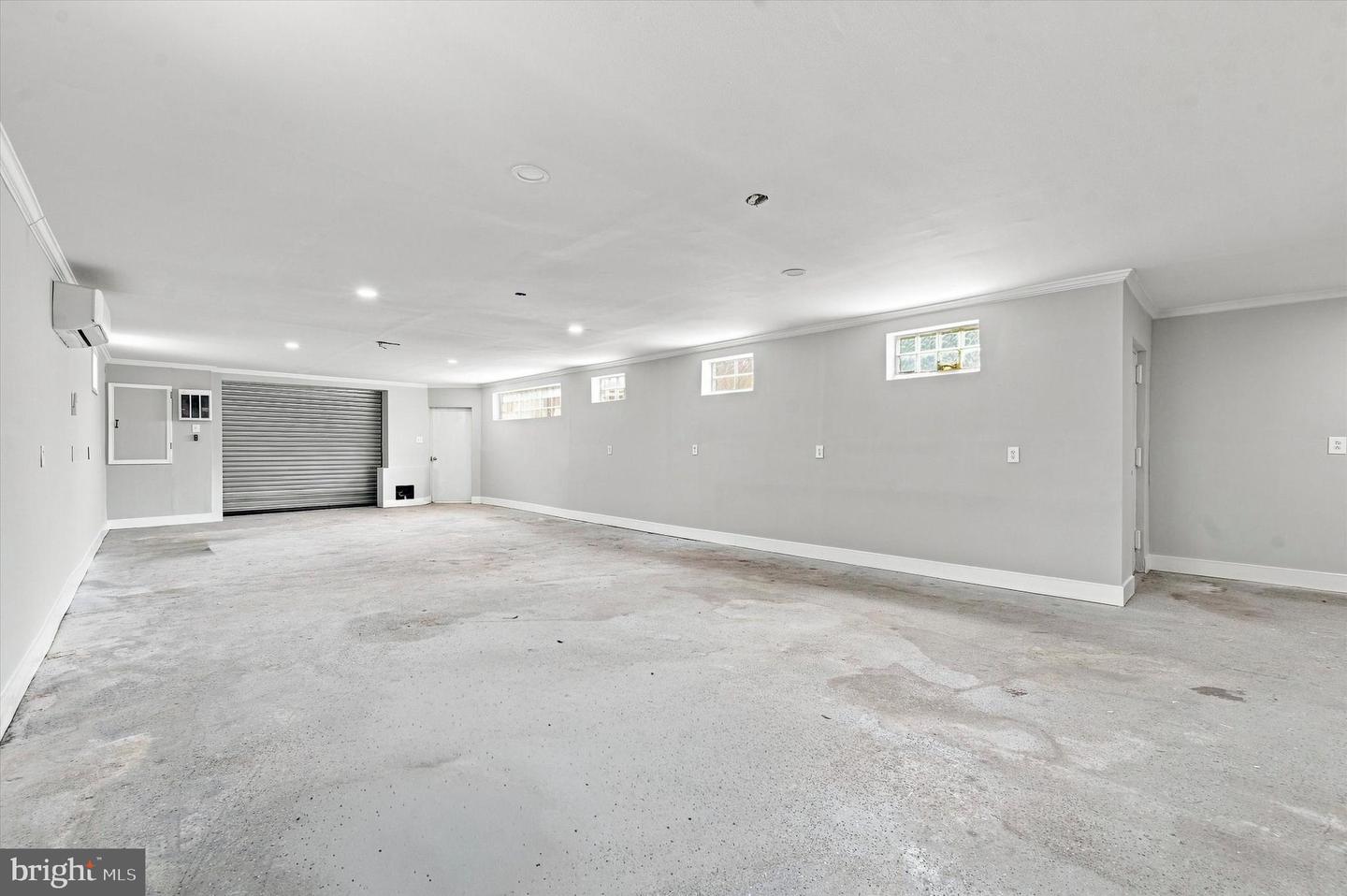 806 Powell Ave Property Photo 6