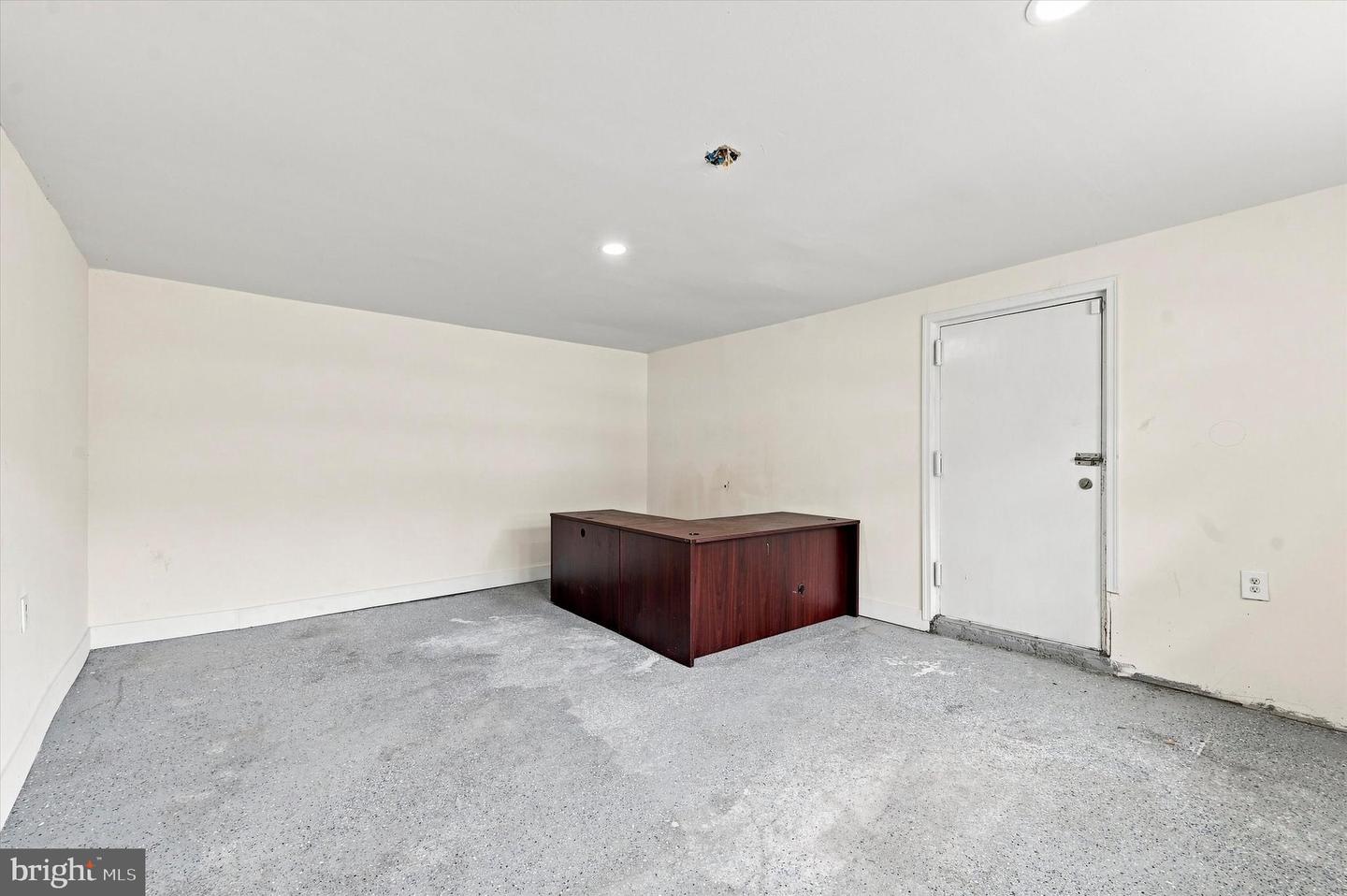 806 Powell Ave Property Photo 11