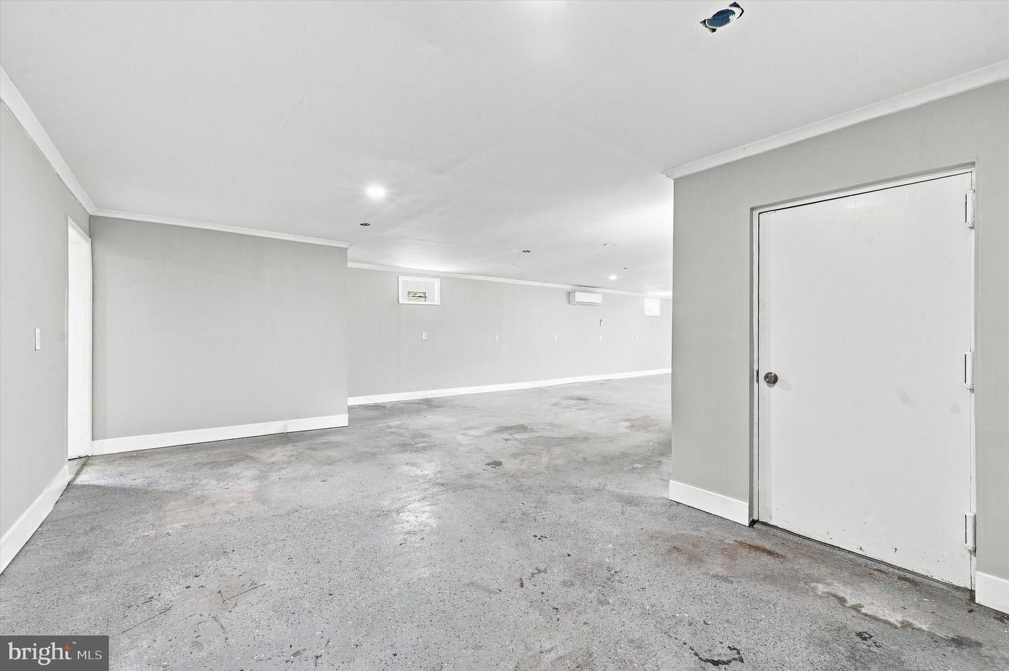 806 Powell Ave Property Photo 12