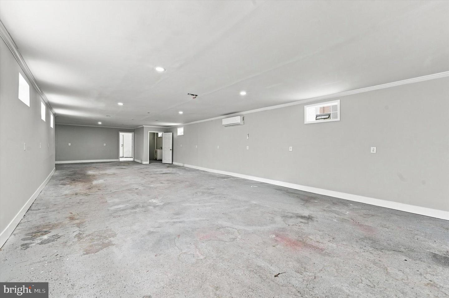 806 Powell Ave Property Photo 15