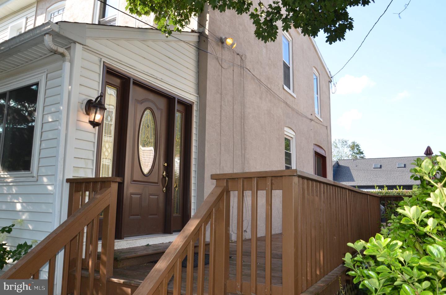 413 E Lincoln St Property Photo 1