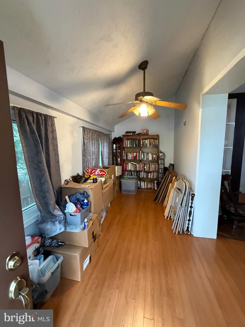 413 E Lincoln St Property Photo 6