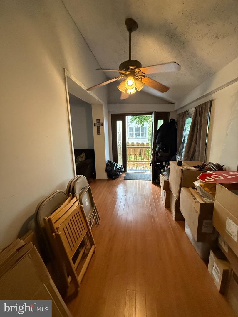 413 E Lincoln St Property Photo 7