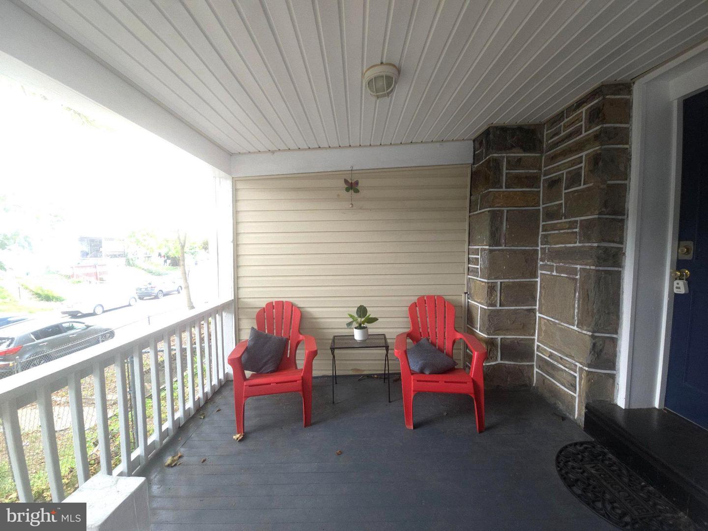 428 Croyden Rd Property Photo 3
