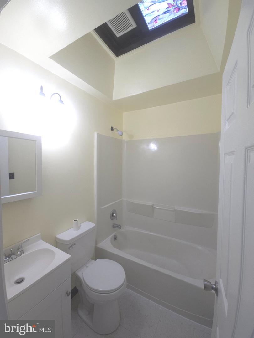 428 Croyden Rd Property Photo 11