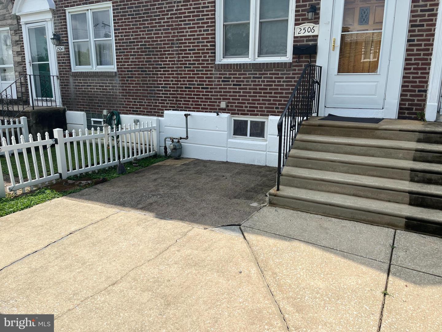 2506 Bond Ave Property Photo 4