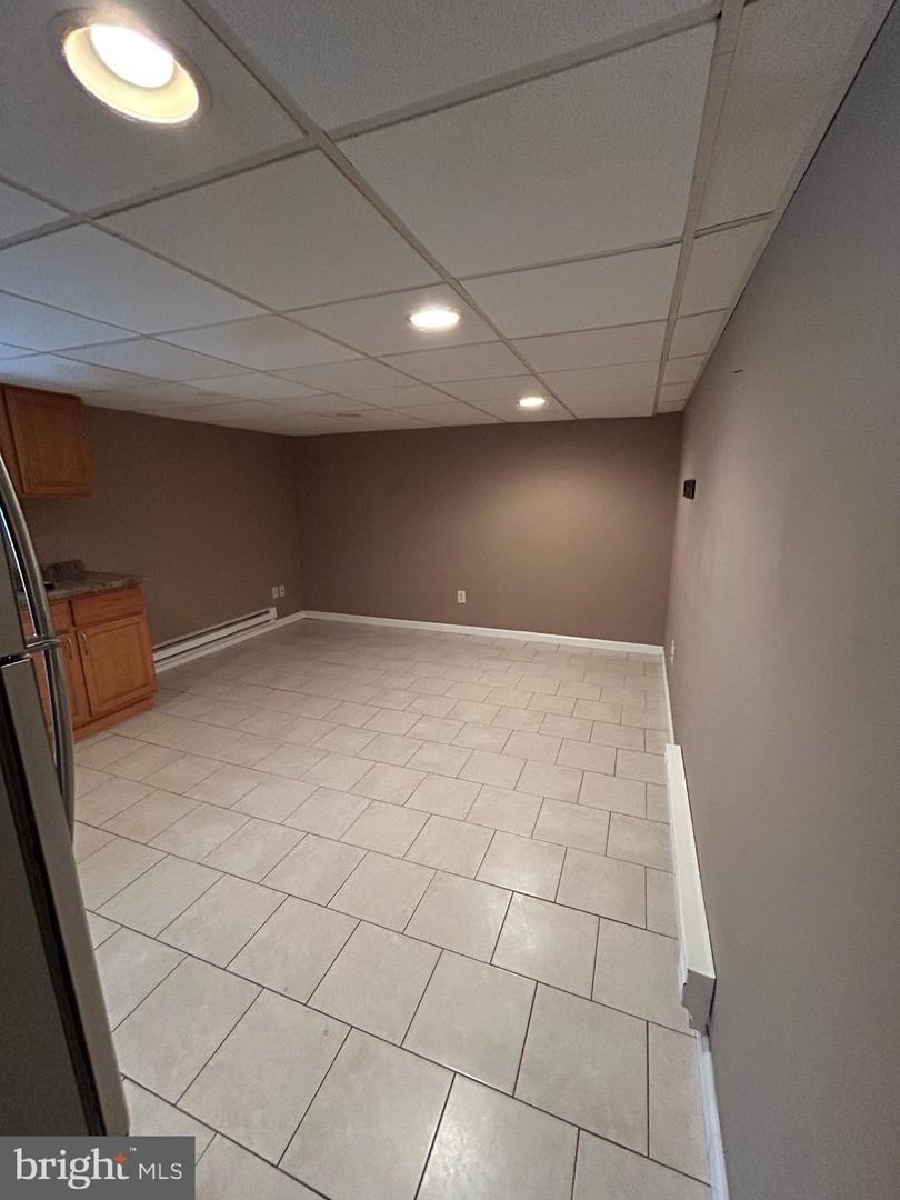 155 Meadowbrook Ln #apt A Property Photo 2