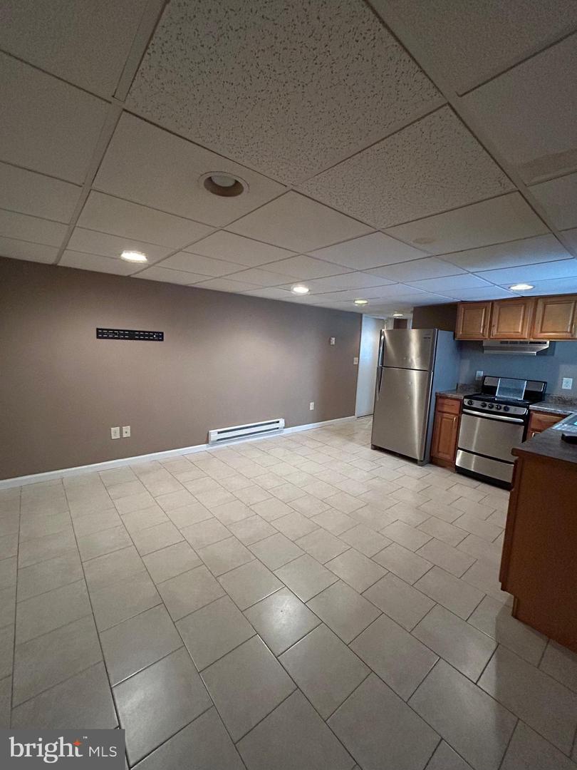 155 Meadowbrook Ln #apt A Property Photo 3